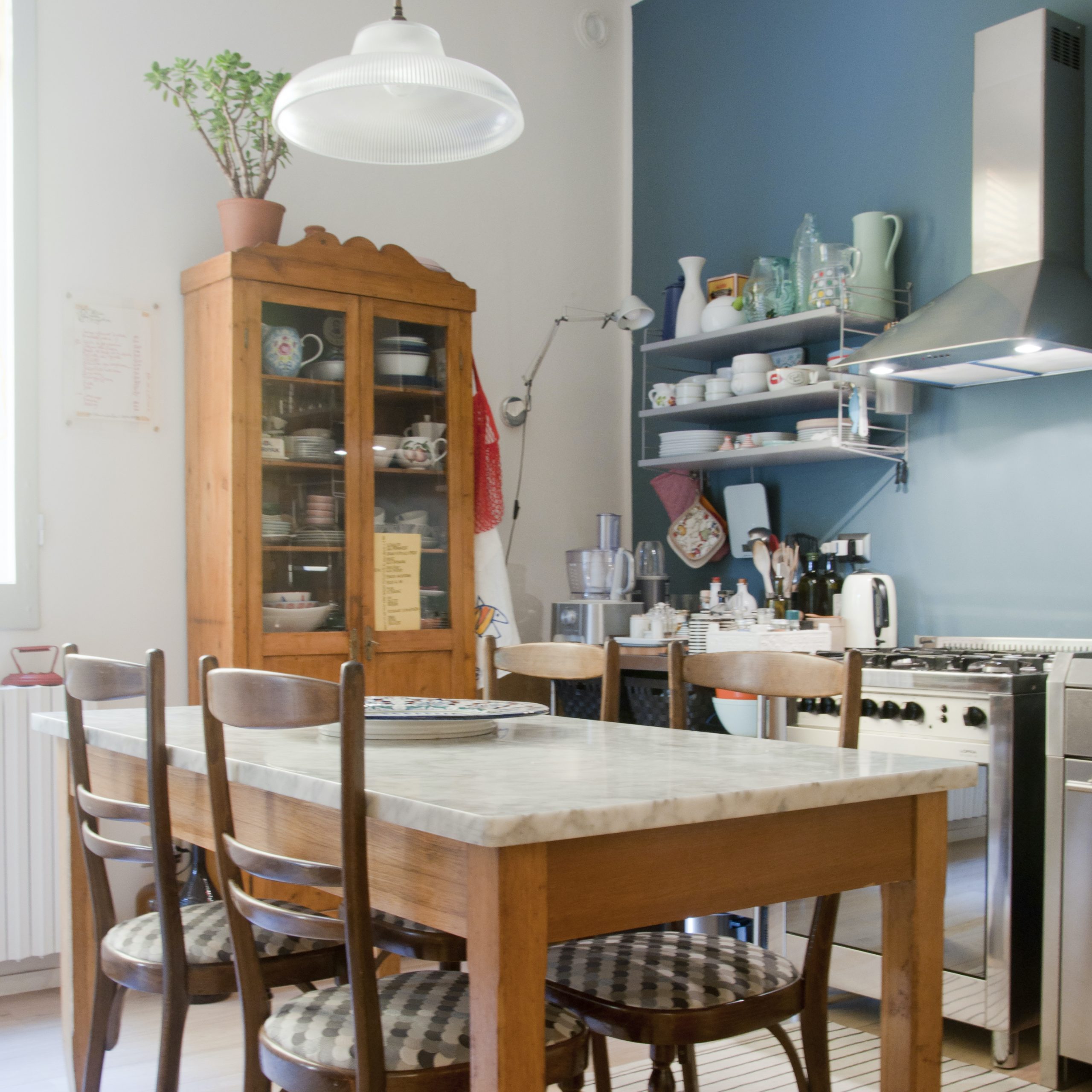 Labò Home Decor - Blog - una casa in stile anni '50 nel cuore di Bologna - cucina tavolo.jpg